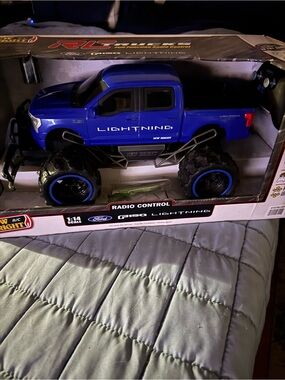 Glow-in-the-Dark RC Truck with USB Charging Full Function Left/Right For/Reverse